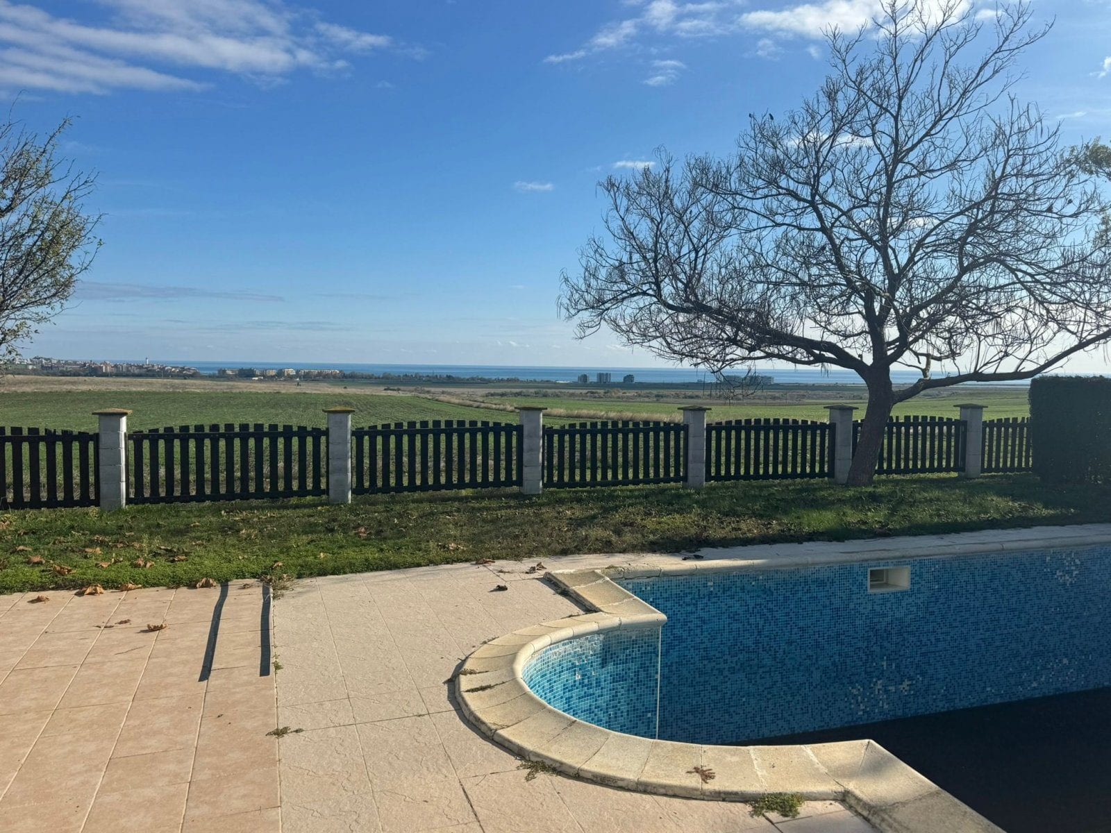 Просторный двухэтажный дом с впечатляющим видом на море в Floral Hills, часть Vineyards Resort