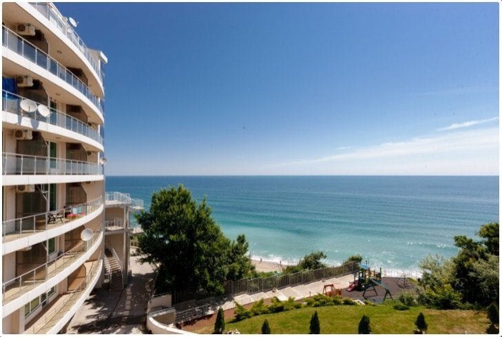Geräumiges Haus mit drei Schlafzimmern und zwei Badezimmern, direkt am Strand von Byala