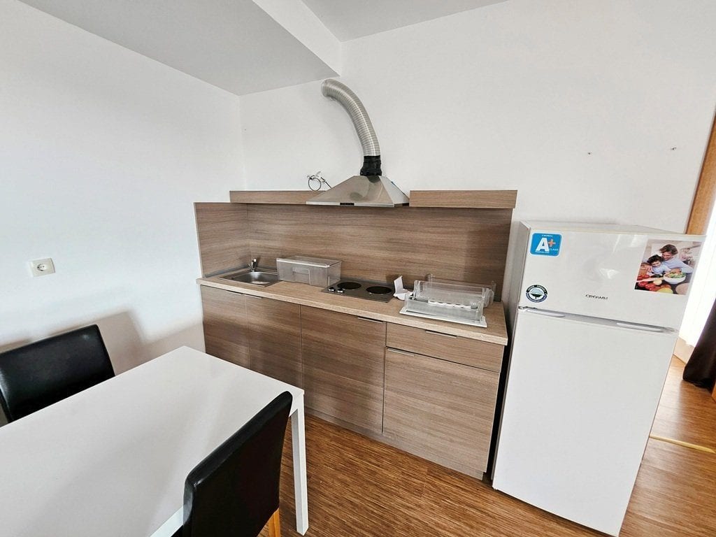 Spacious 3-Bedroom Penthouse with Large Terrace in Sunny View Central