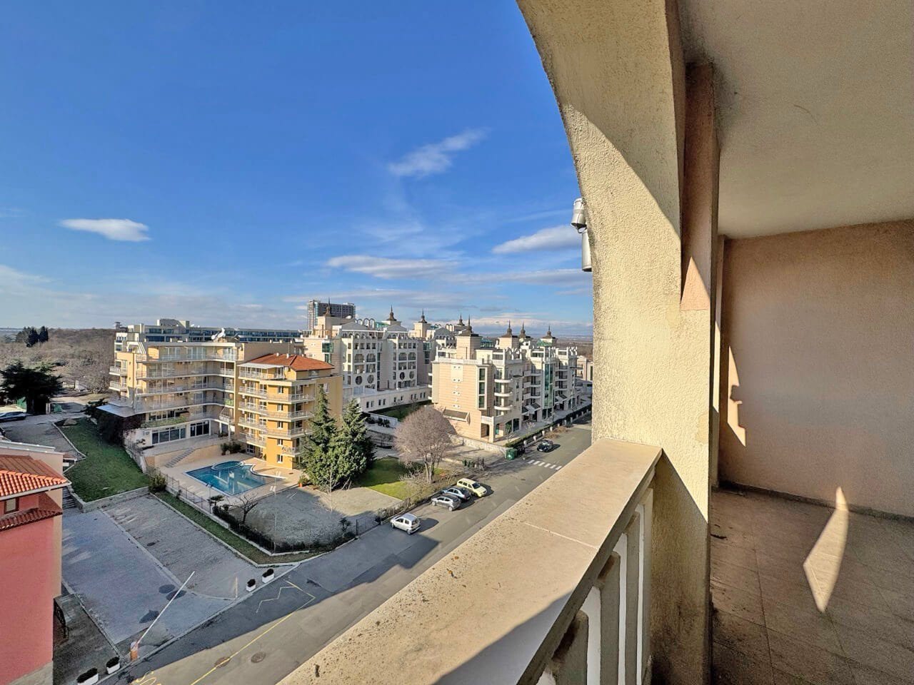 Двухкомнатная квартира с видом на море и город в комплексе Sunset Resort, Поморие, Болгария