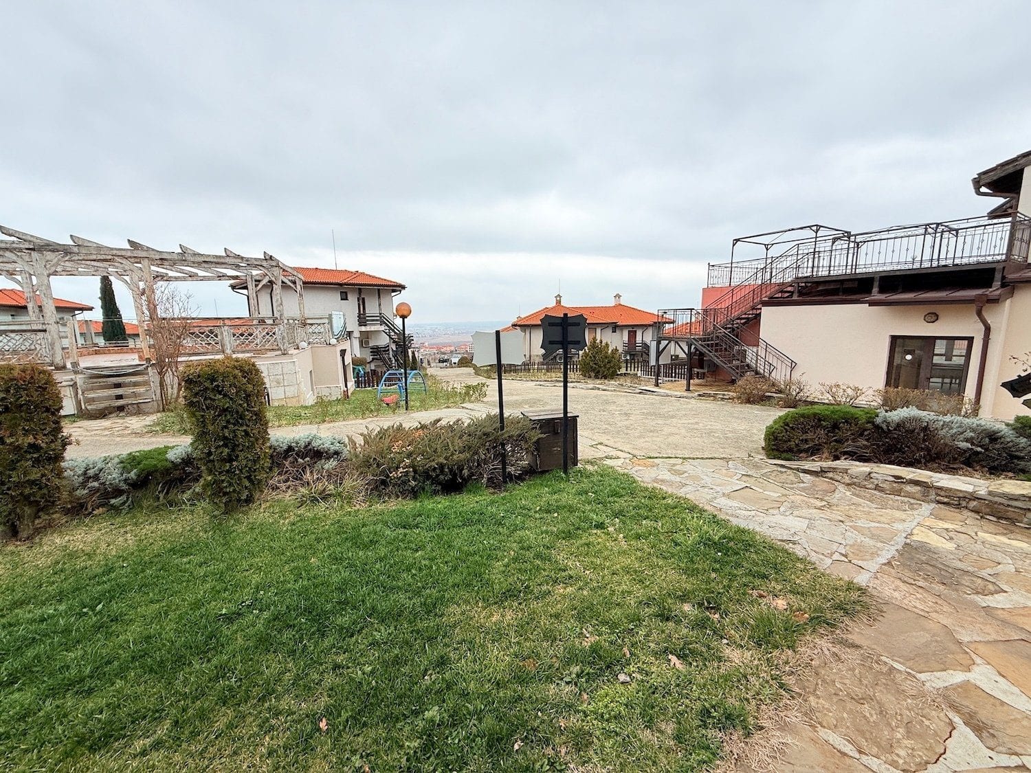 Excellent Furnished Two-Room Apartment in Kosharitsa, Bulgaria