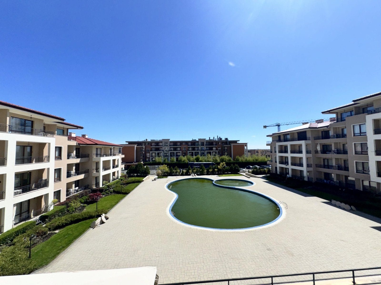 Three-room apartment with a view of the pool in the Sea Dreams complex in Sveti Vlas
