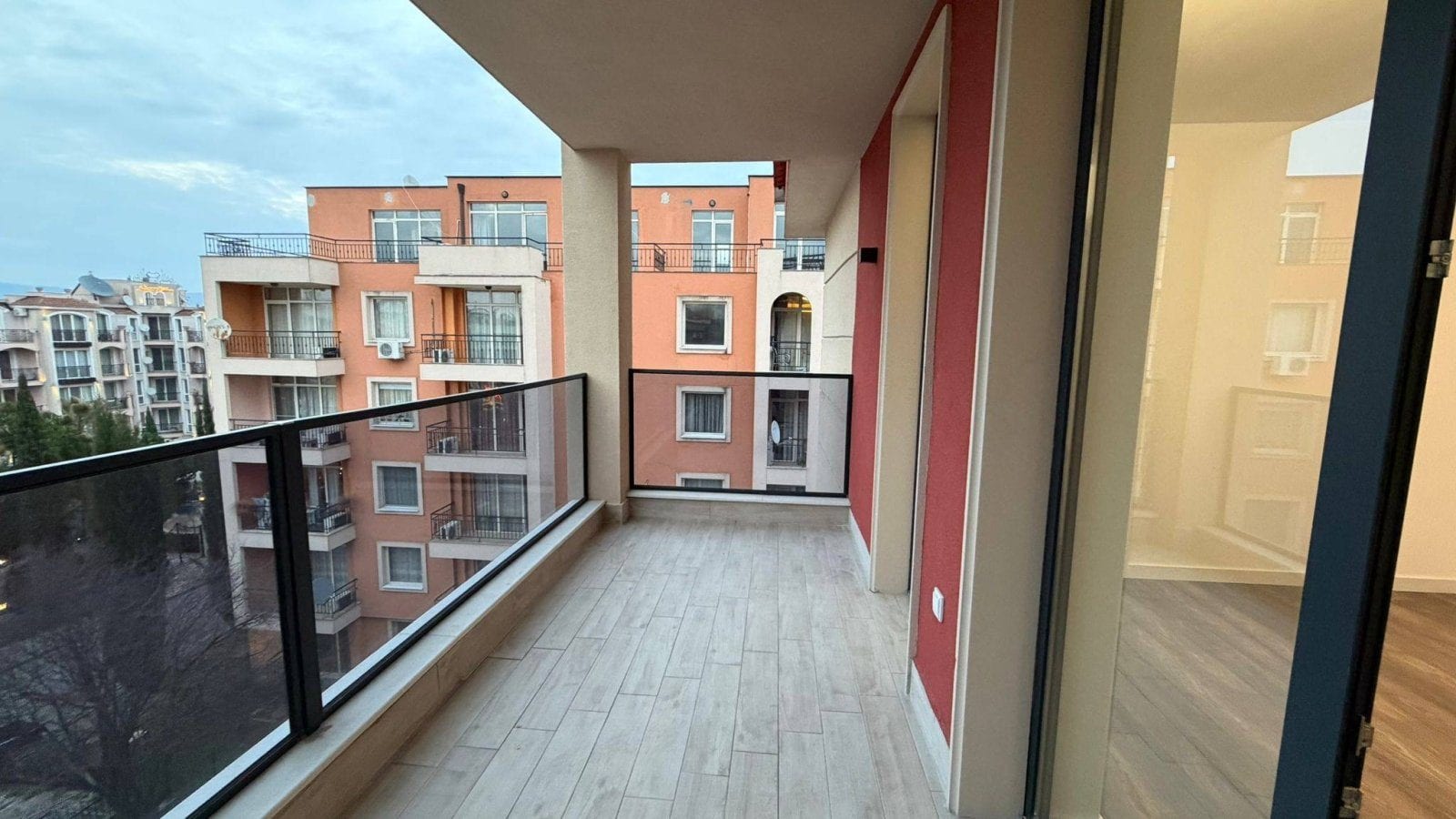 Трехкомнатная квартира в комплексе SUNNY VIEW CENTRAL, Солнечный берег, Болгария
