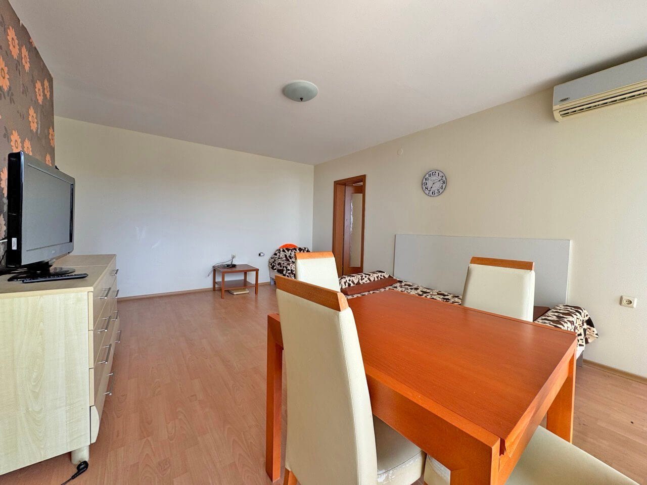 Двустаен апартамент с гледка към морето в комплекс Crown Fort в Свети Влас, България